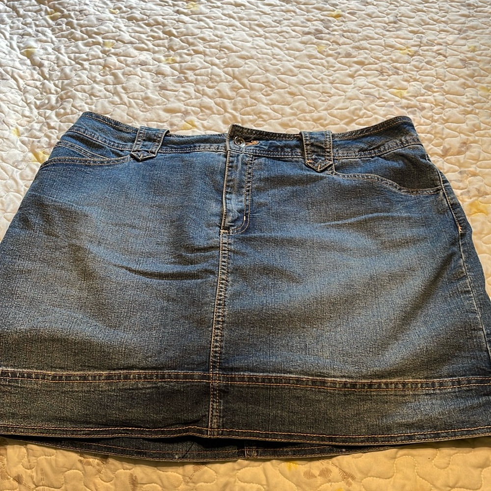 St. John’s Bay Skort • 16 •